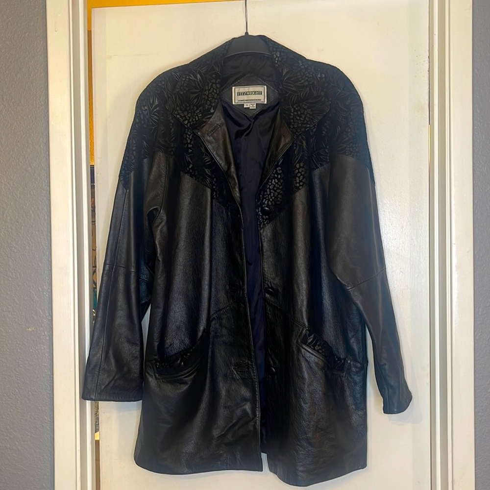 Vintage Fitz-Wright 💯 Genuine leather with beautiful floral accent print Size S